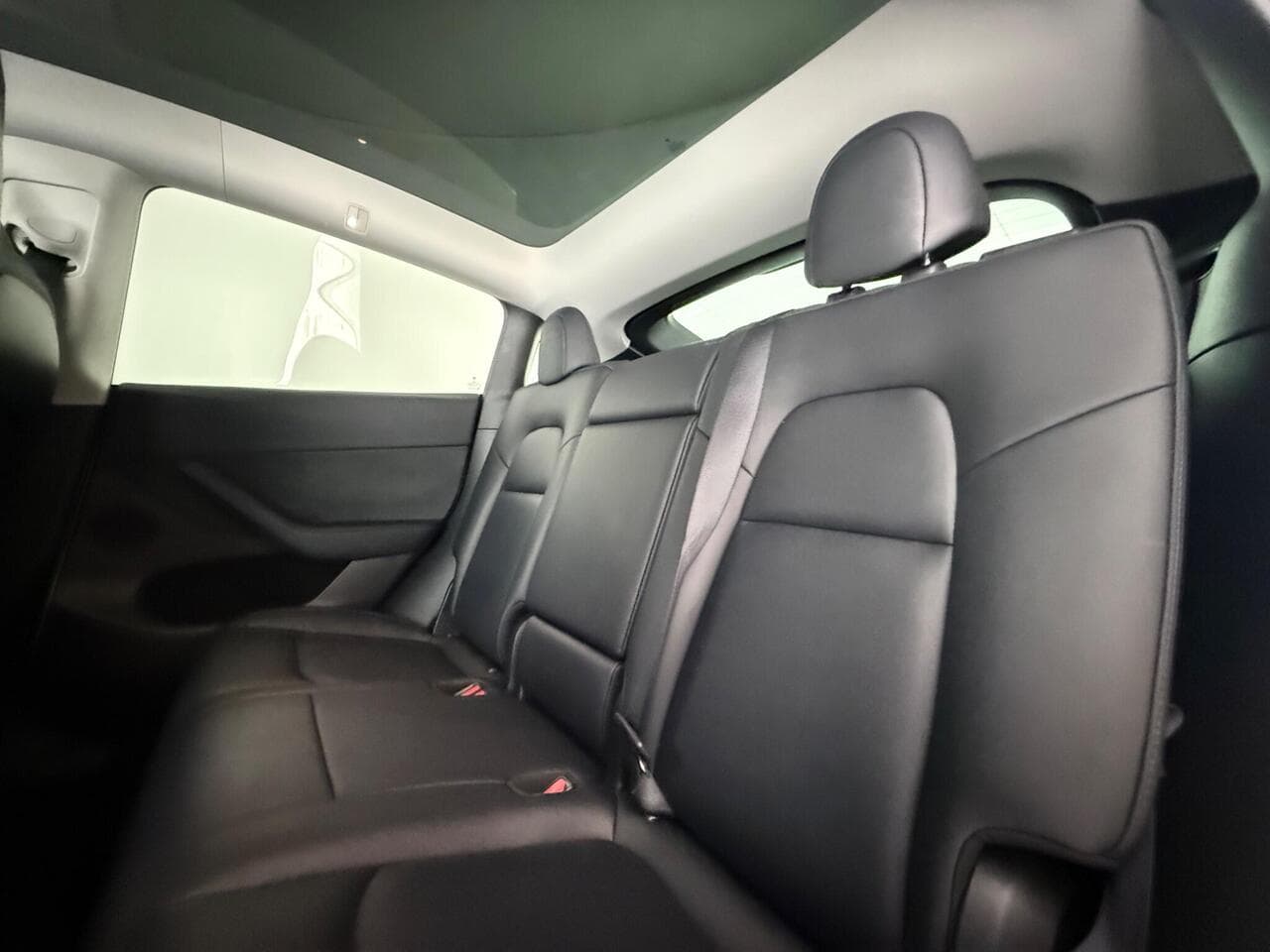 Tesla Model Y thumbnail Seats Rear