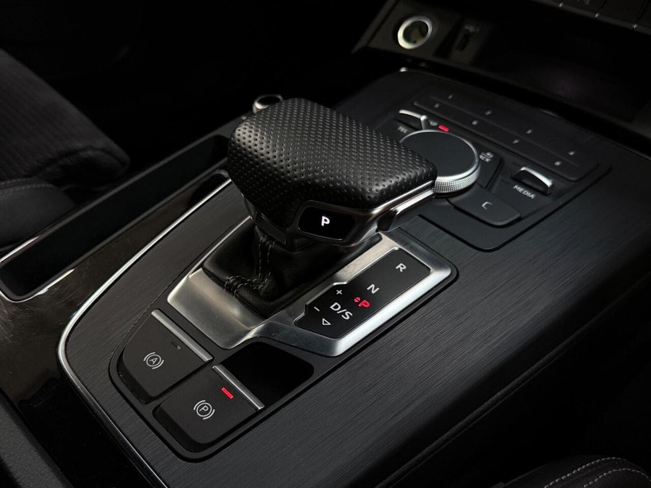 Audi Q5 thumbnail Interior Front