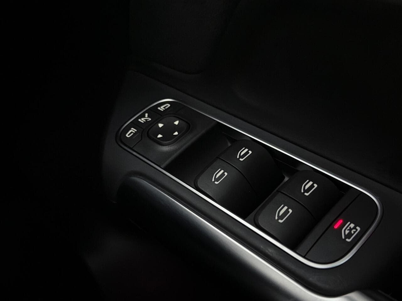 Mercedes-Benz EQA thumbnail Misc Controls