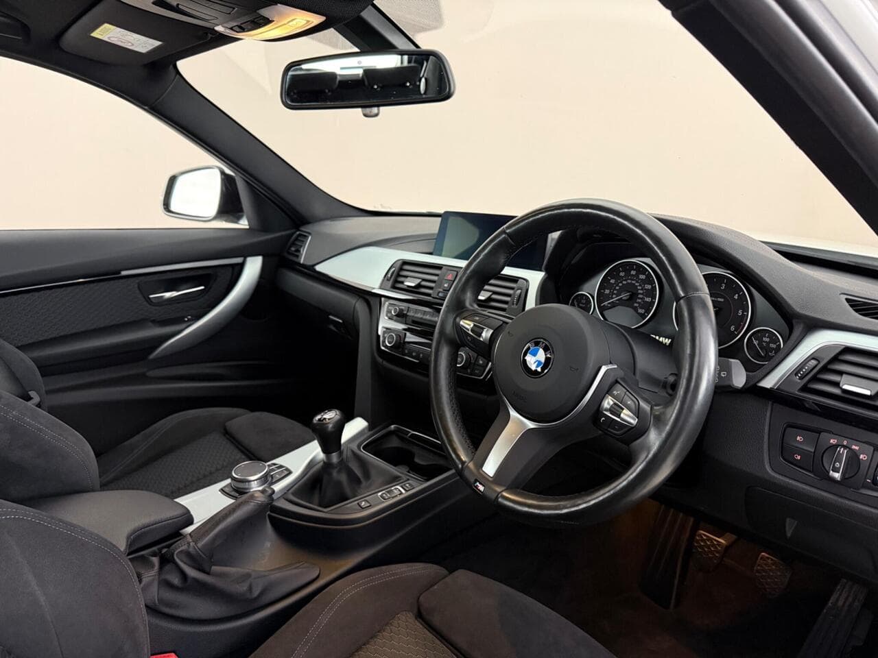 BMW 3 Series thumbnail Interior Front