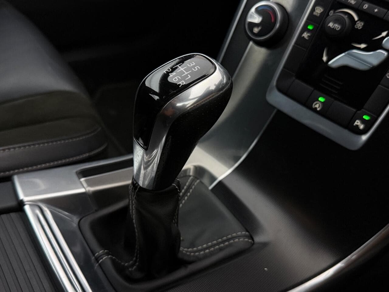 Volvo XC60 thumbnail Interior Front