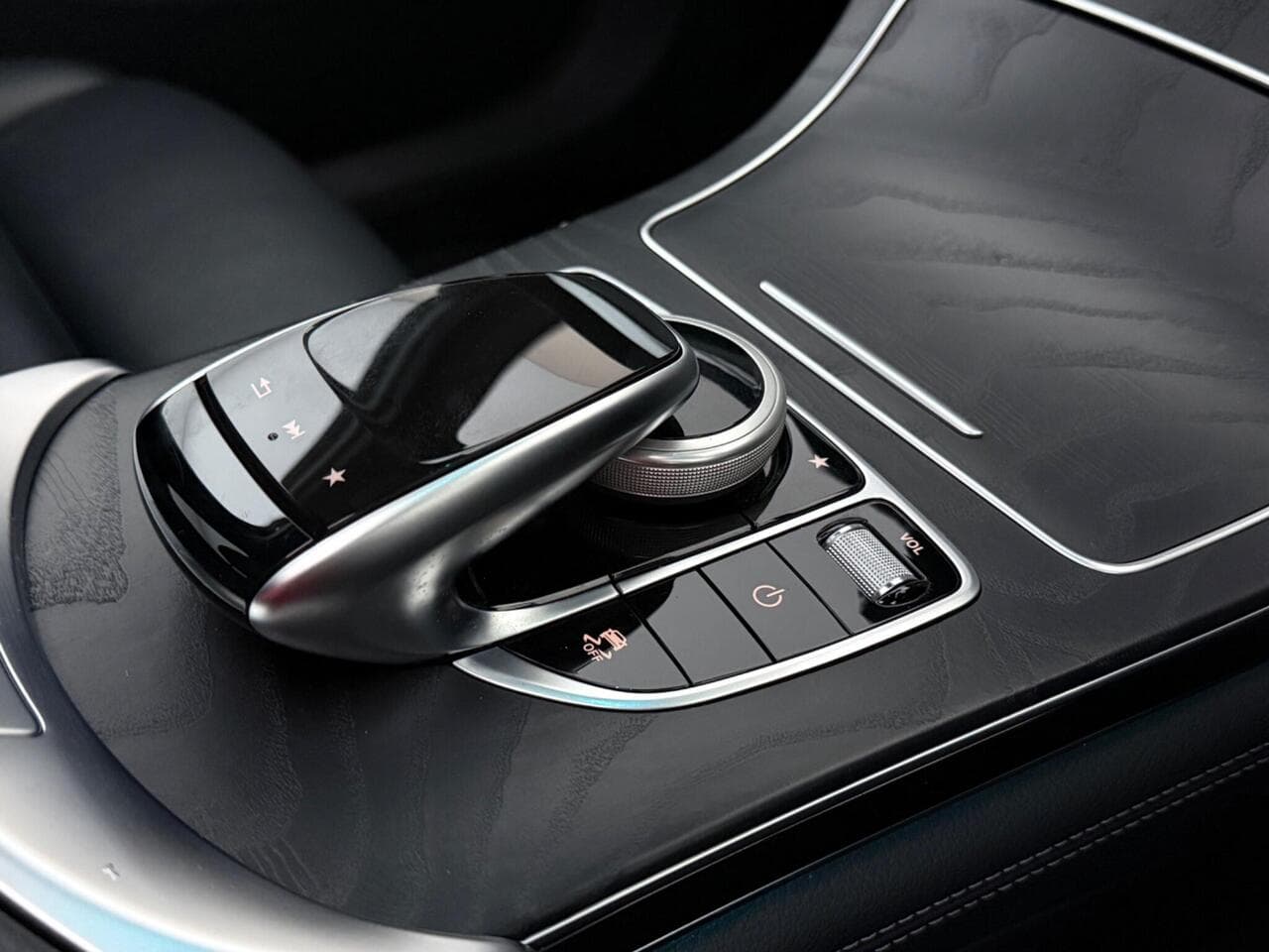 Mercedes-Benz GLC thumbnail Misc Controls
