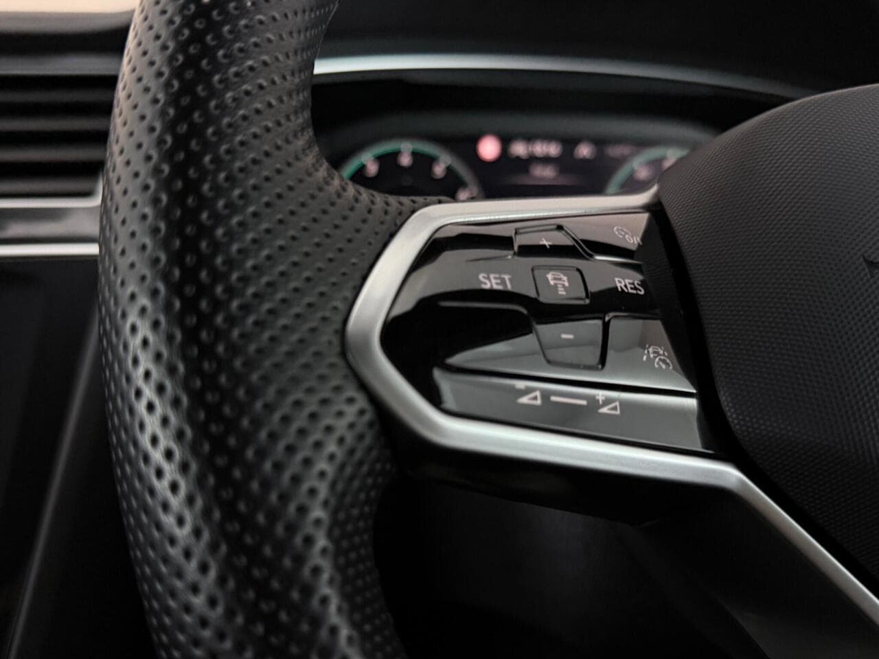 Volkswagen Tiguan thumbnail Misc Controls