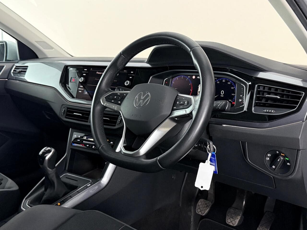 Volkswagen Polo thumbnail Interior Front