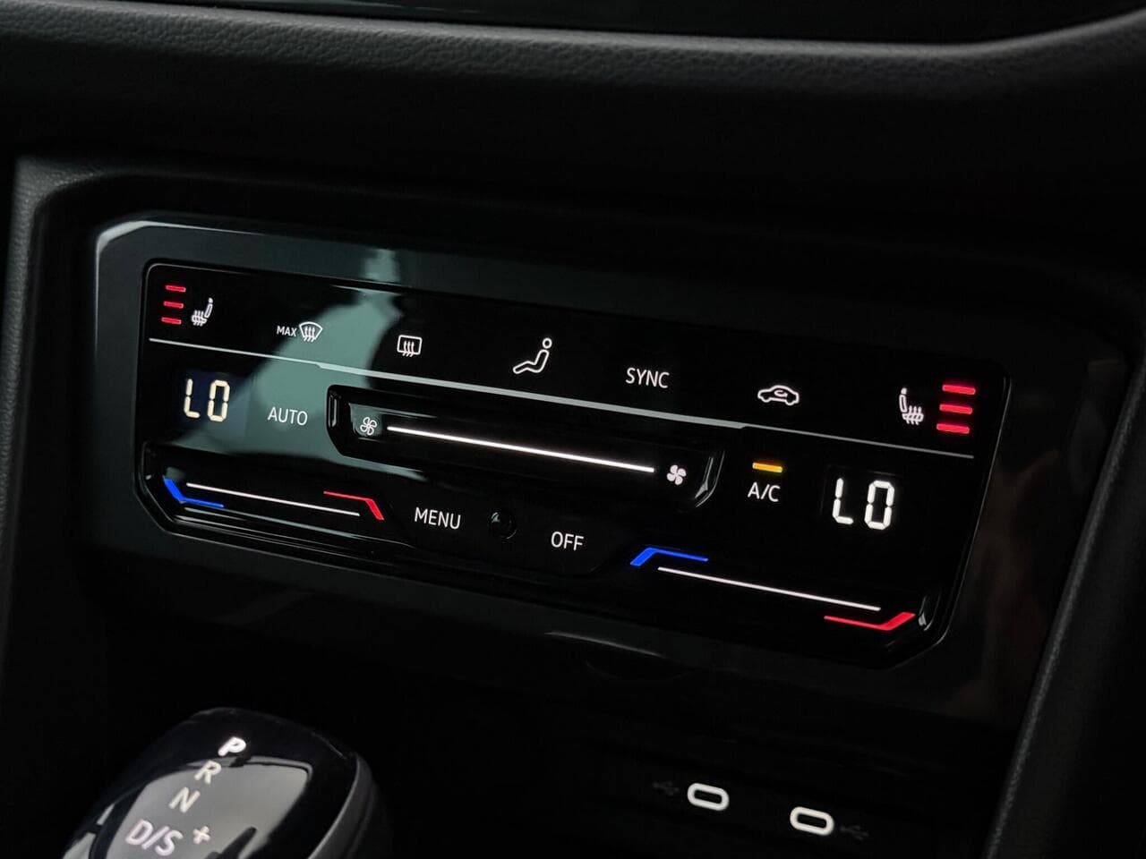 Volkswagen Tiguan thumbnail Infotainment System