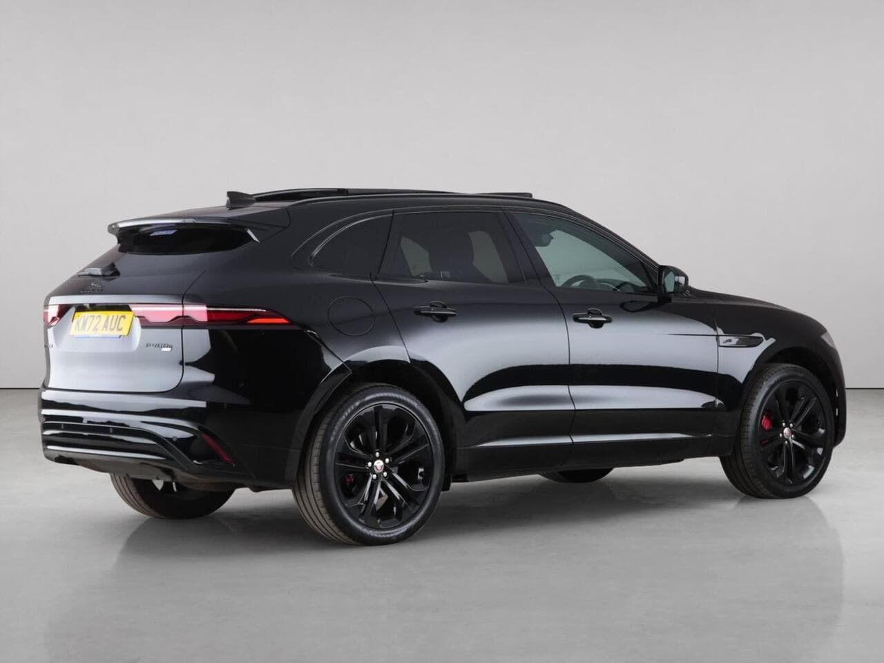 Jaguar F-PACE thumbnail Rear Right