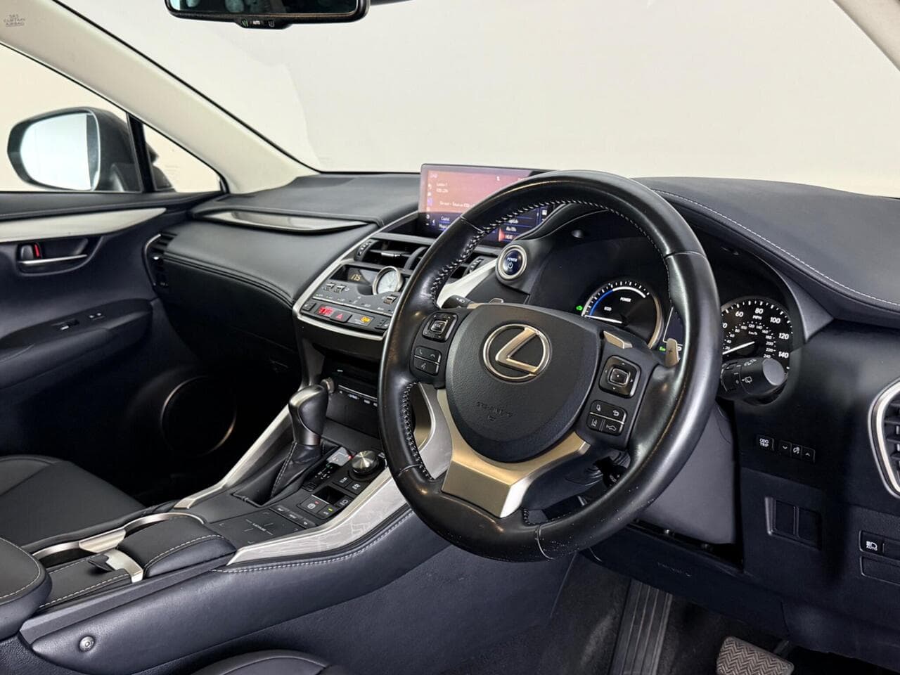Lexus NX thumbnail Interior Front