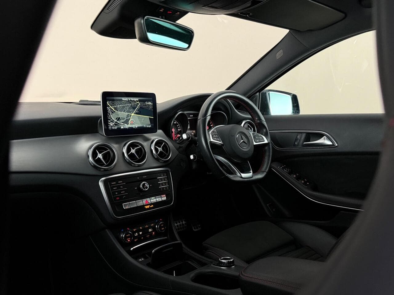 Mercedes-Benz GLA thumbnail Interior Front