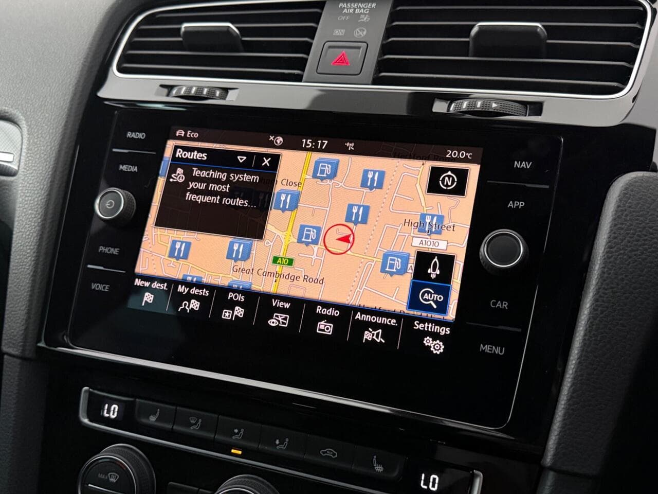 Volkswagen Golf thumbnail Infotainment System