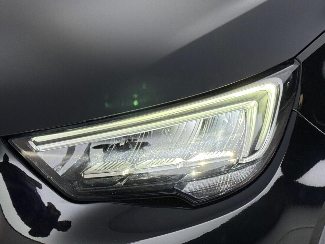 Vauxhall Crossland X thumbnail Lights Front