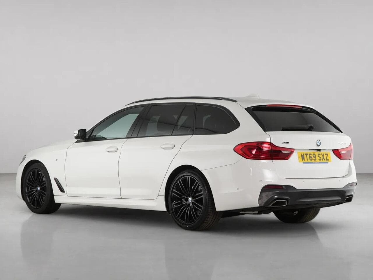 BMW 5 Series thumbnail Rear Left