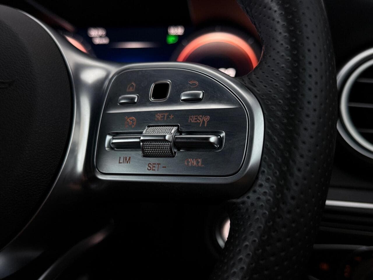 Mercedes-Benz C Class thumbnail Misc Controls