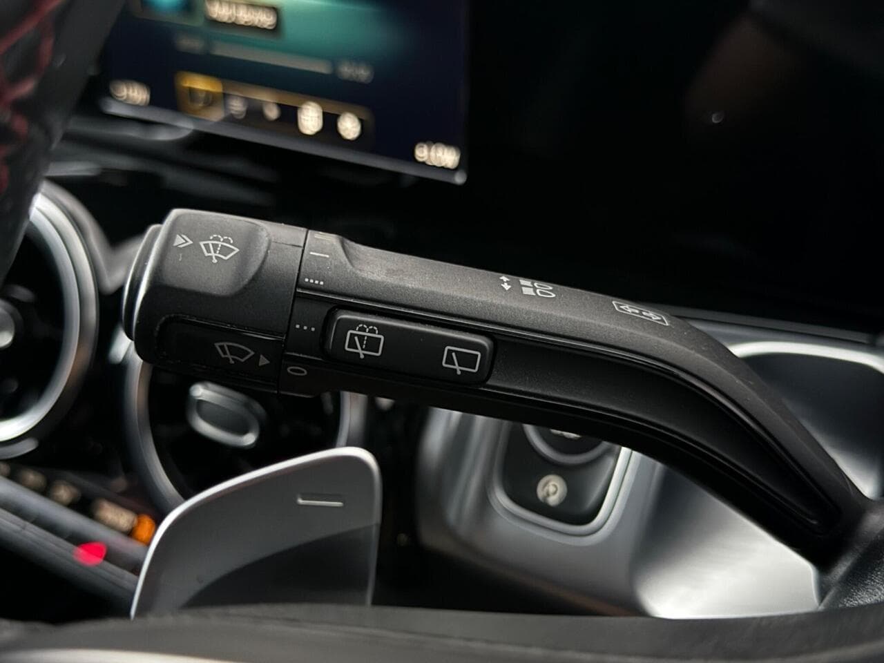 Mercedes-Benz GLB thumbnail Misc Controls
