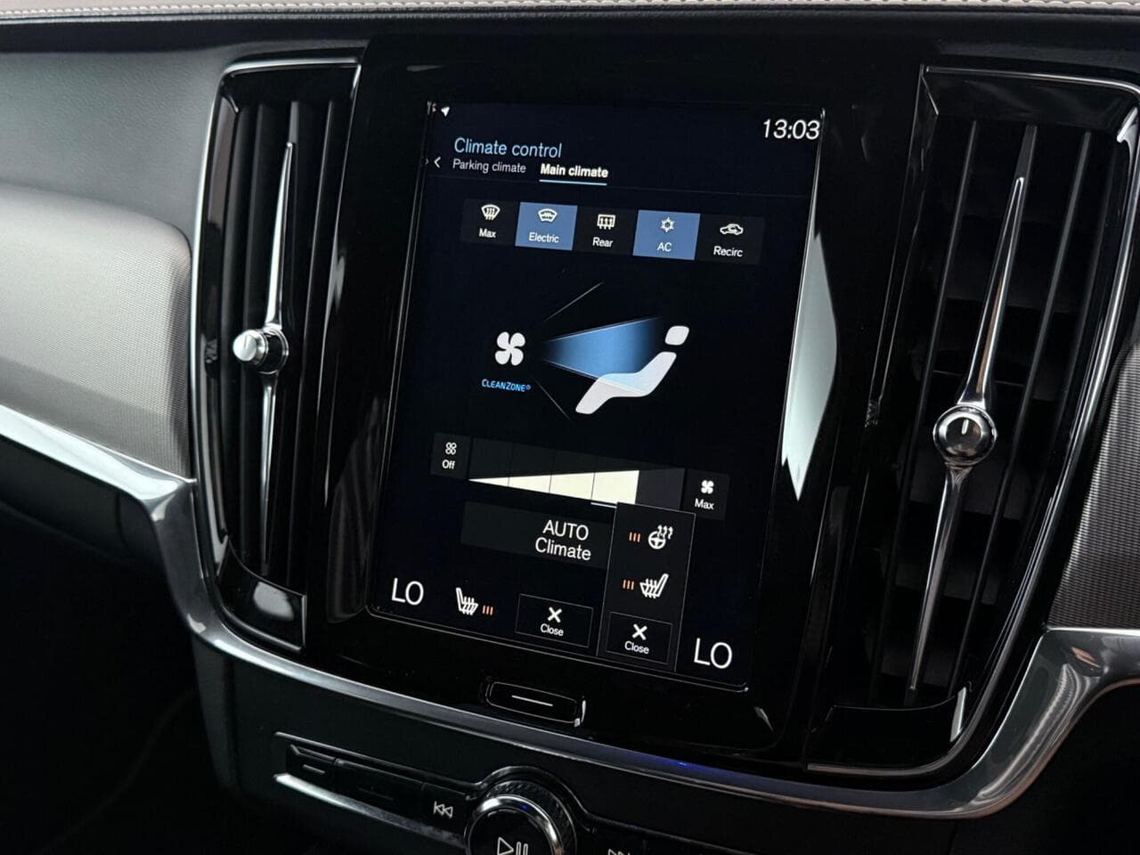 Volvo S90 thumbnail Infotainment System