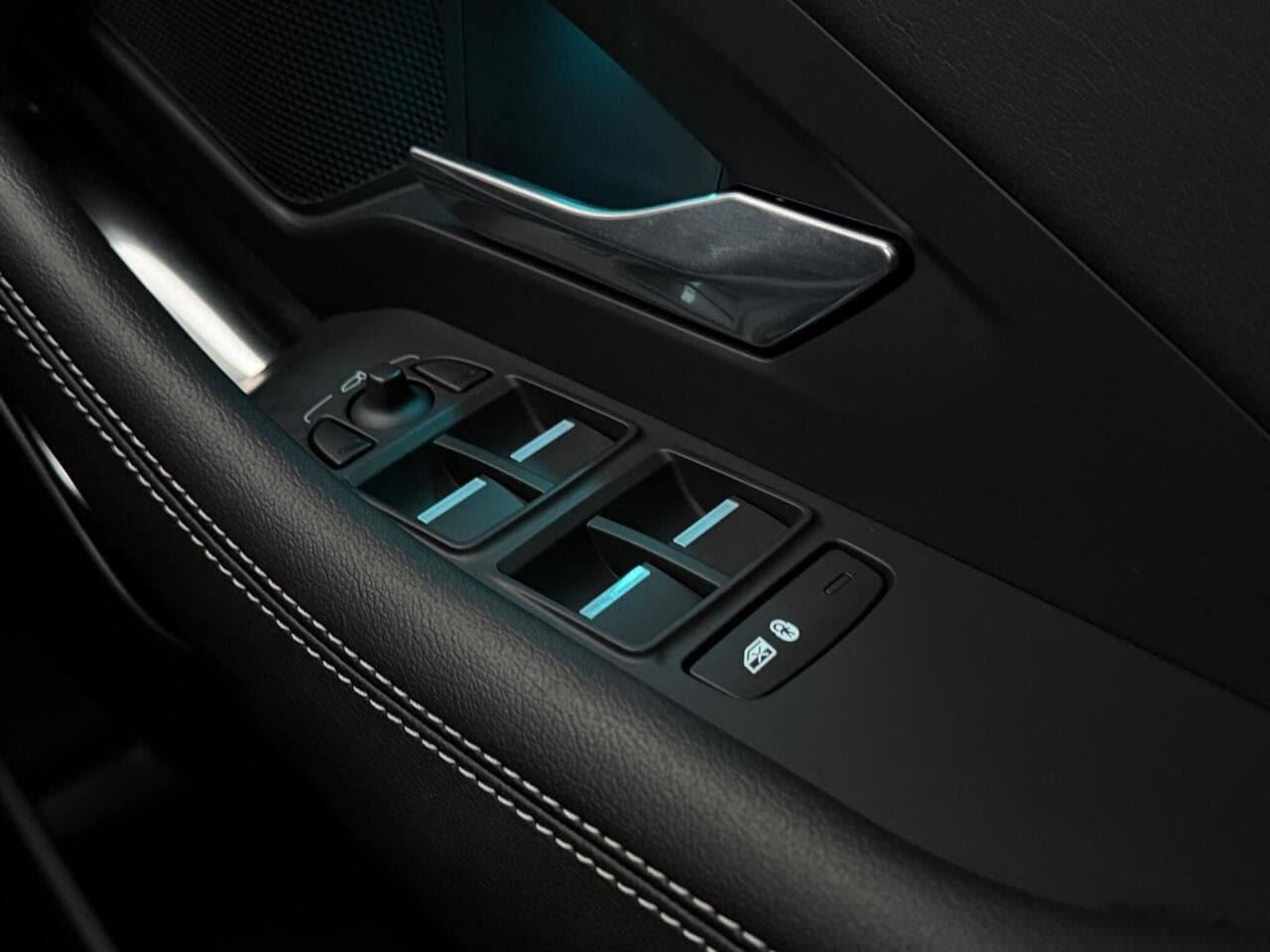 Jaguar E-PACE thumbnail Misc Controls
