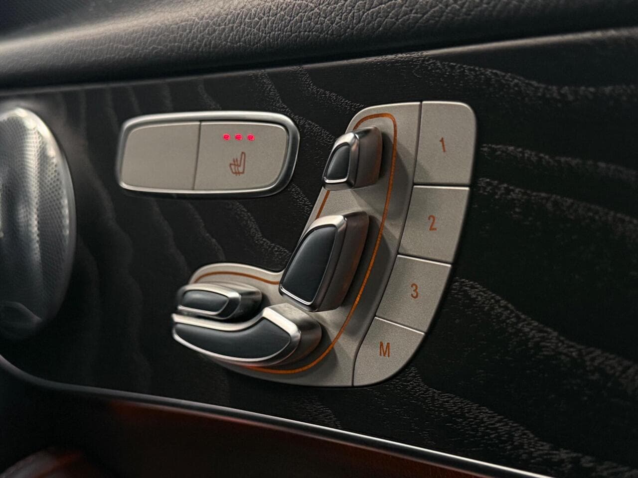 Mercedes-Benz GLC thumbnail Misc Controls