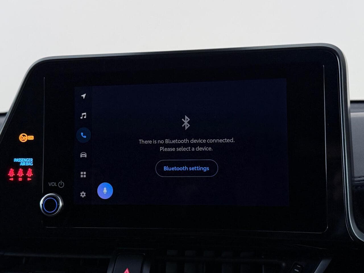 Toyota C-HR thumbnail Infotainment System