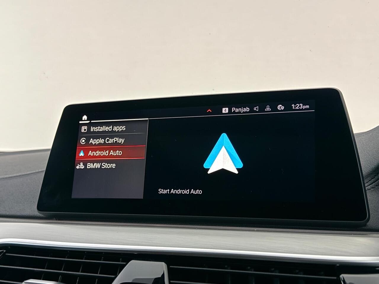 BMW 5 Series thumbnail Infotainment System