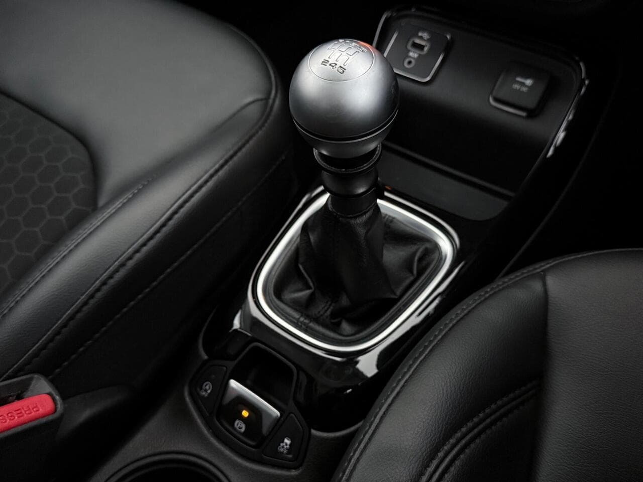 Jeep Compass thumbnail Interior Front