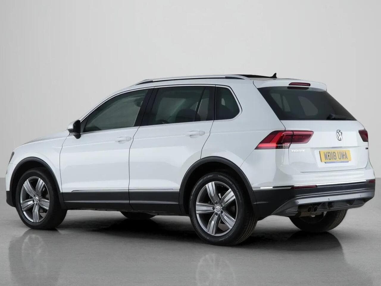 Volkswagen Tiguan thumbnail Rear Left