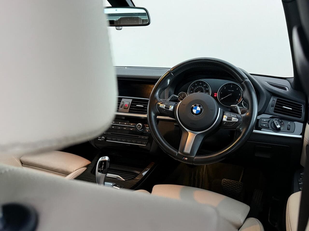 BMW X4 thumbnail Interior Front