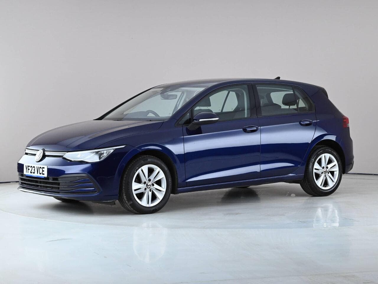 Volkswagen Golf thumbnail Front Left