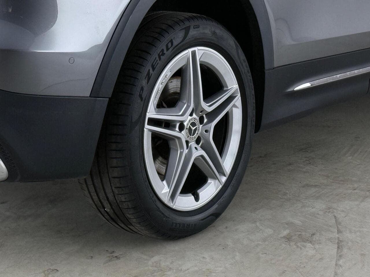 Mercedes-Benz GLB thumbnail Wheel