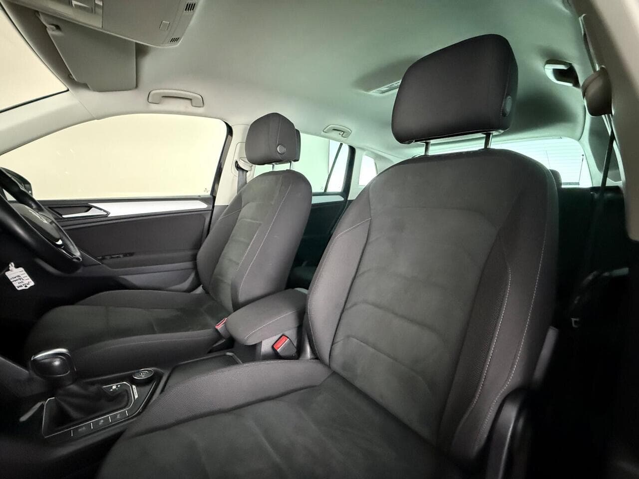 Volkswagen Tiguan thumbnail Seat Driver