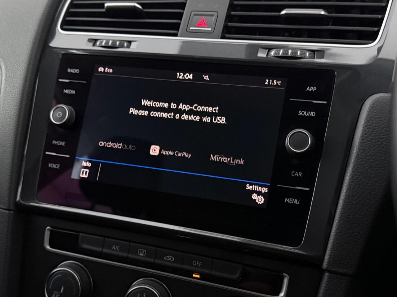 Volkswagen Golf thumbnail Infotainment System