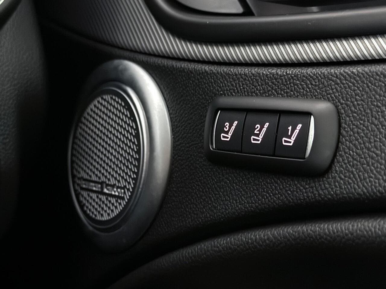 Alfa Romeo Stelvio thumbnail Misc Controls