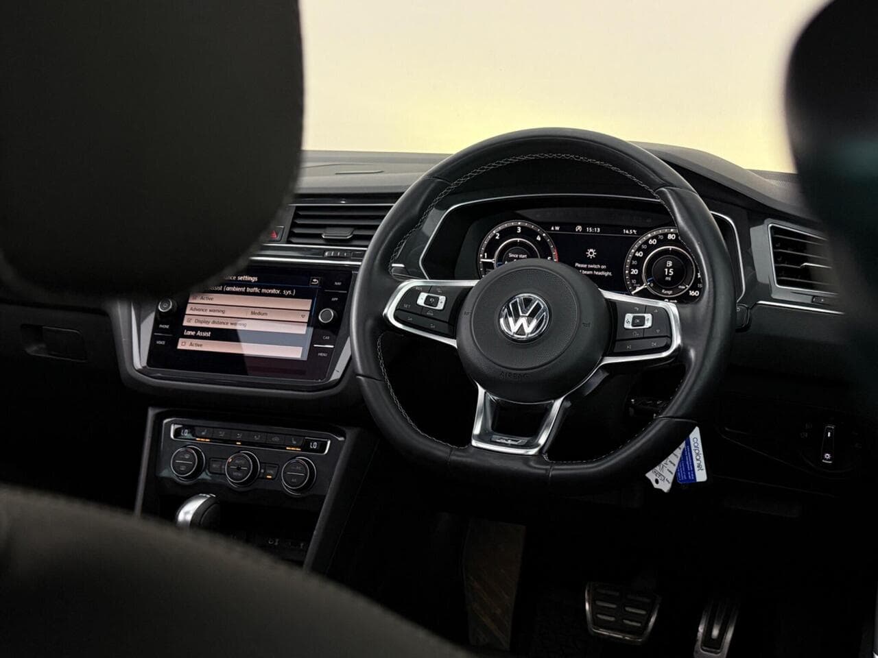 Volkswagen Tiguan thumbnail Steering Wheel