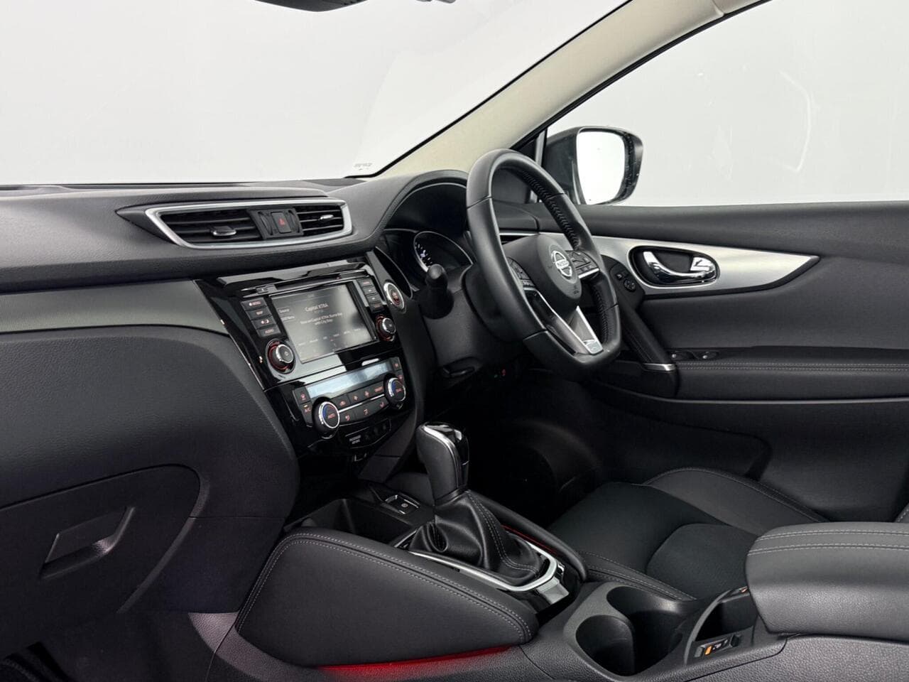 Nissan Qashqai thumbnail Interior Front