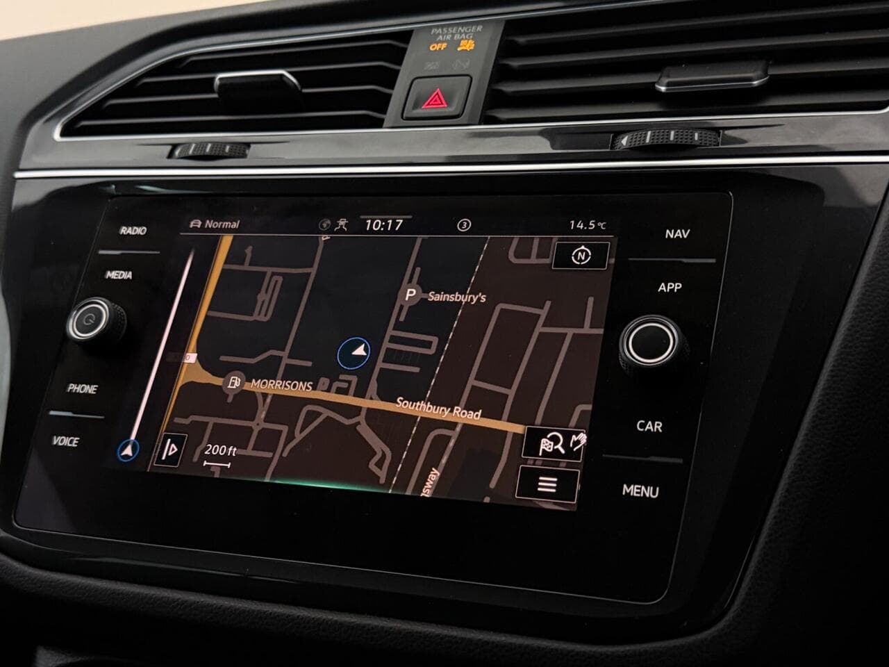 Volkswagen Tiguan thumbnail Infotainment System