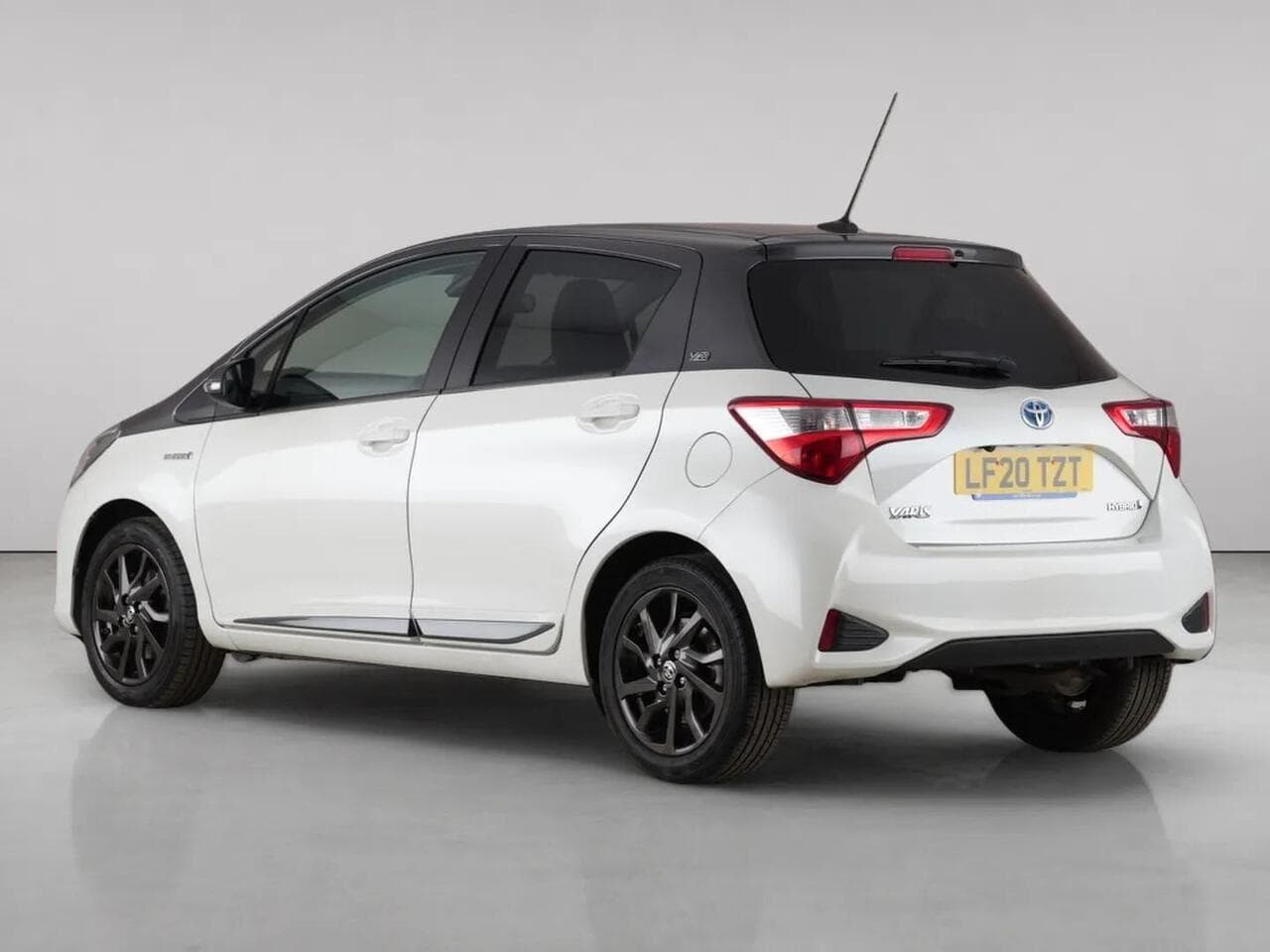 Toyota Yaris thumbnail Rear Left
