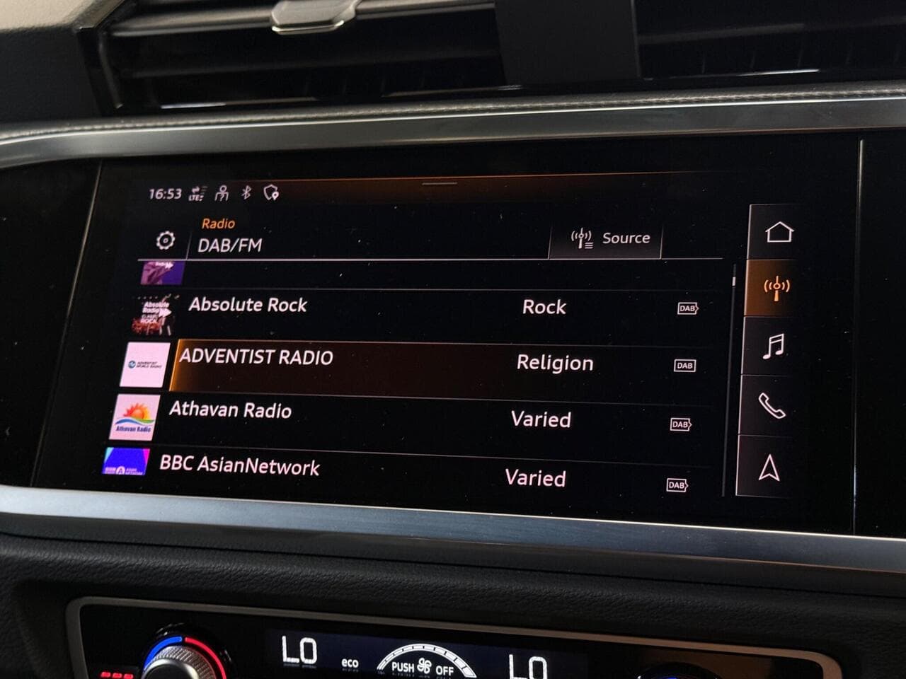Audi Q3 thumbnail Infotainment System