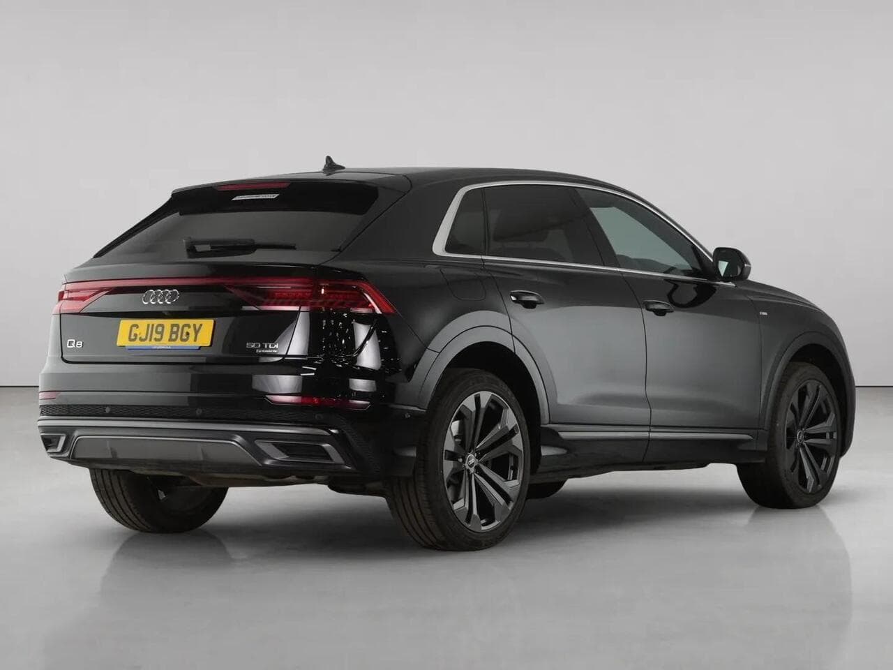 Audi Q8 thumbnail Rear Right