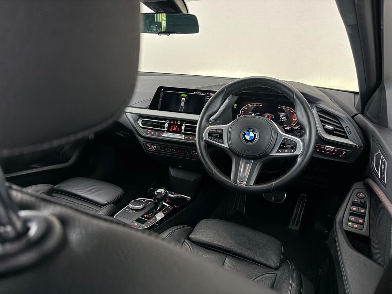 BMW 1 Series thumbnail Interior Front