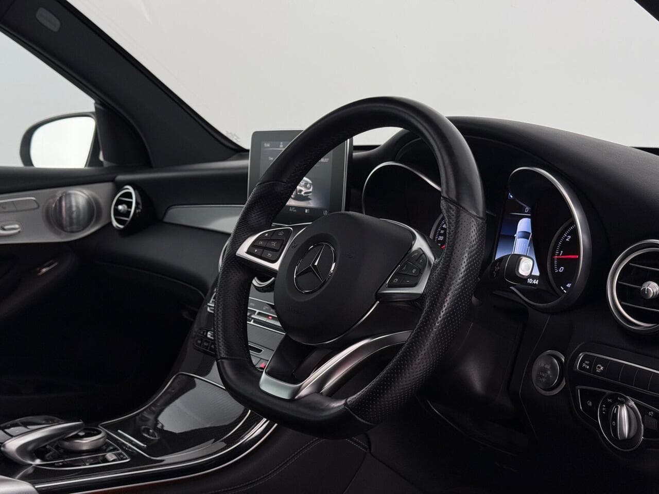Mercedes-Benz GLC thumbnail Interior Front