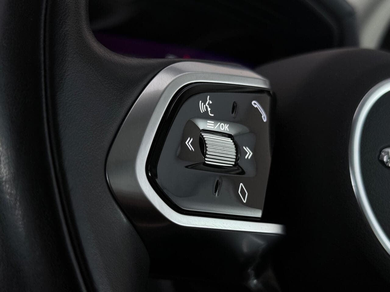 Jaguar I-PACE thumbnail Misc Controls