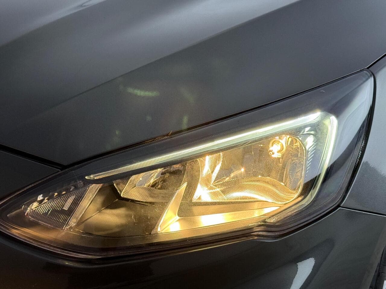 Ford Focus thumbnail Lights Front