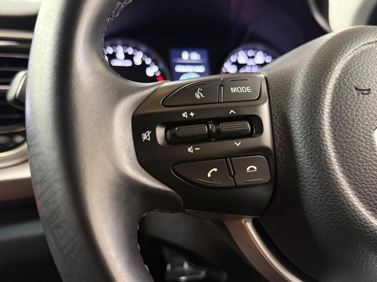 Kia Rio thumbnail Misc Controls