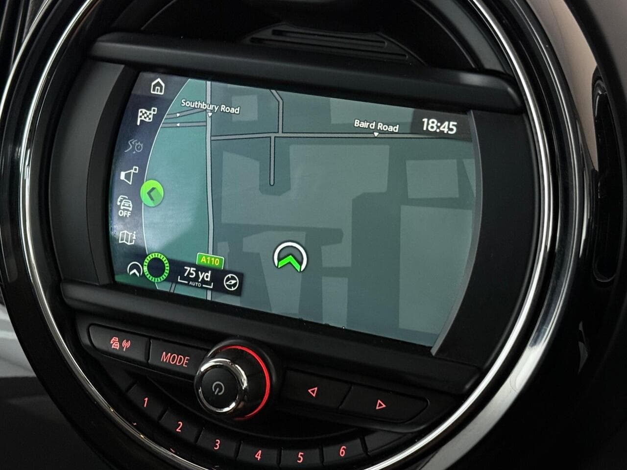 MINI Countryman thumbnail Infotainment System