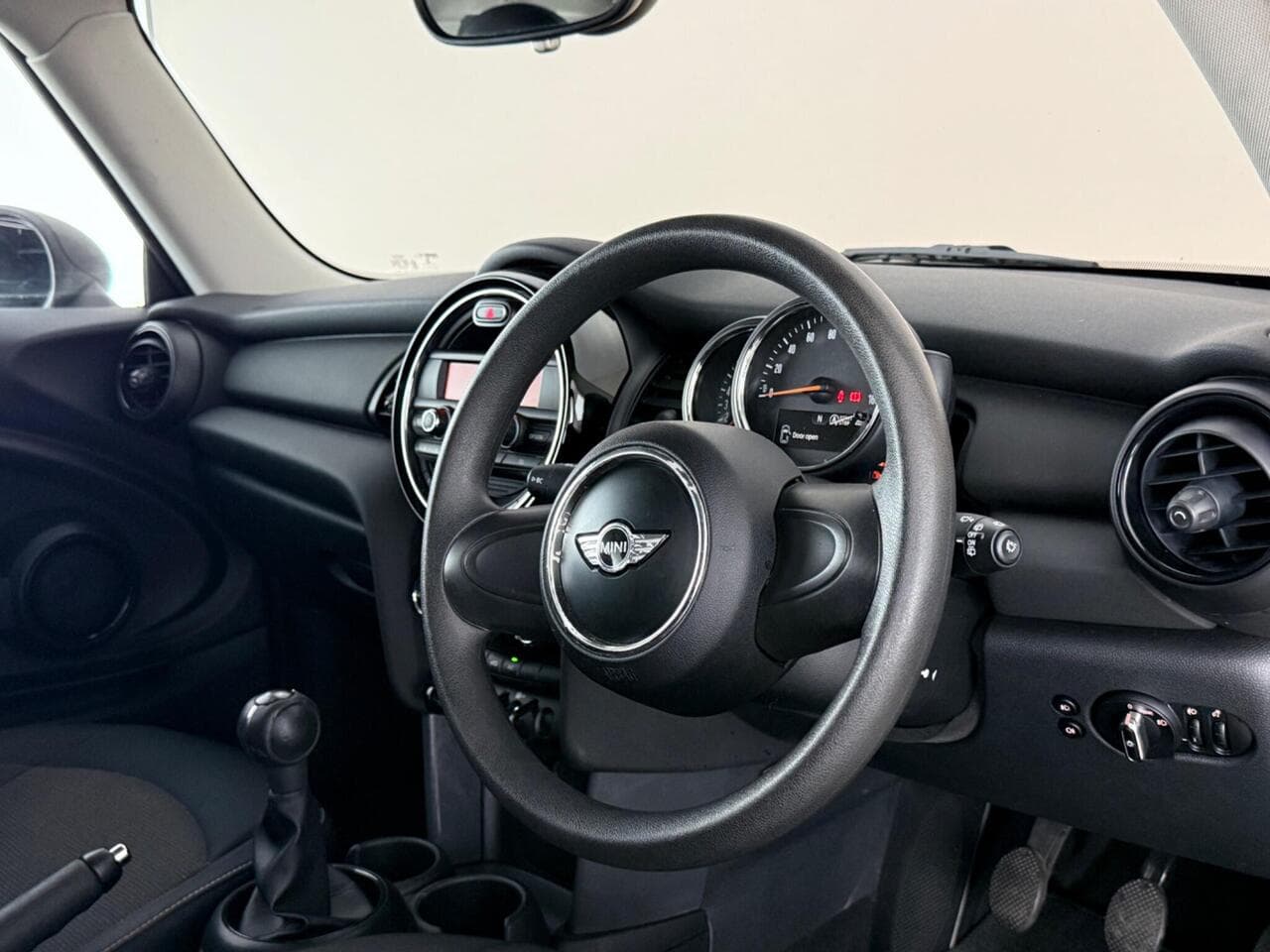 MINI Hatch thumbnail Interior Front