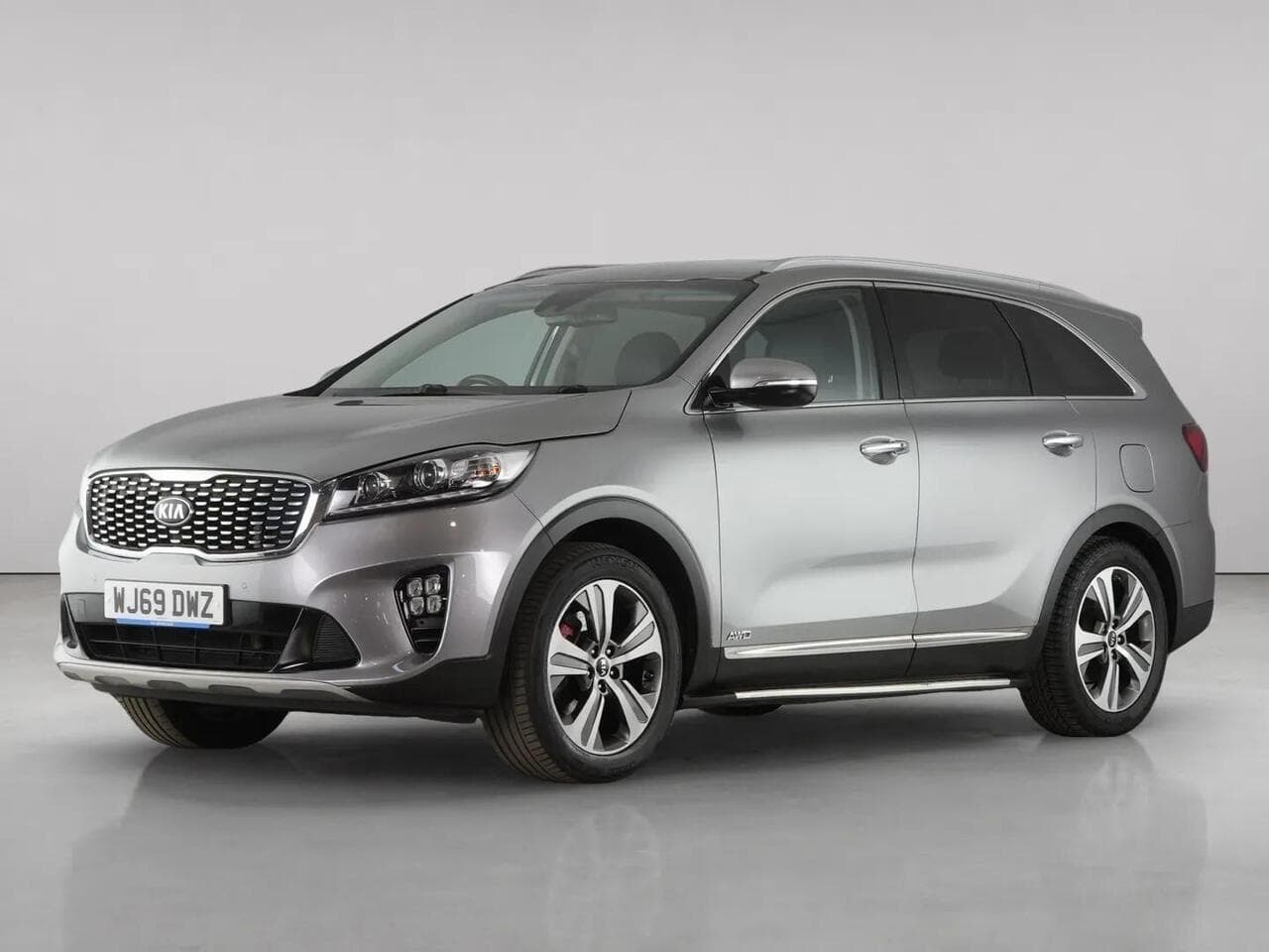 Kia Sorento thumbnail Front Left