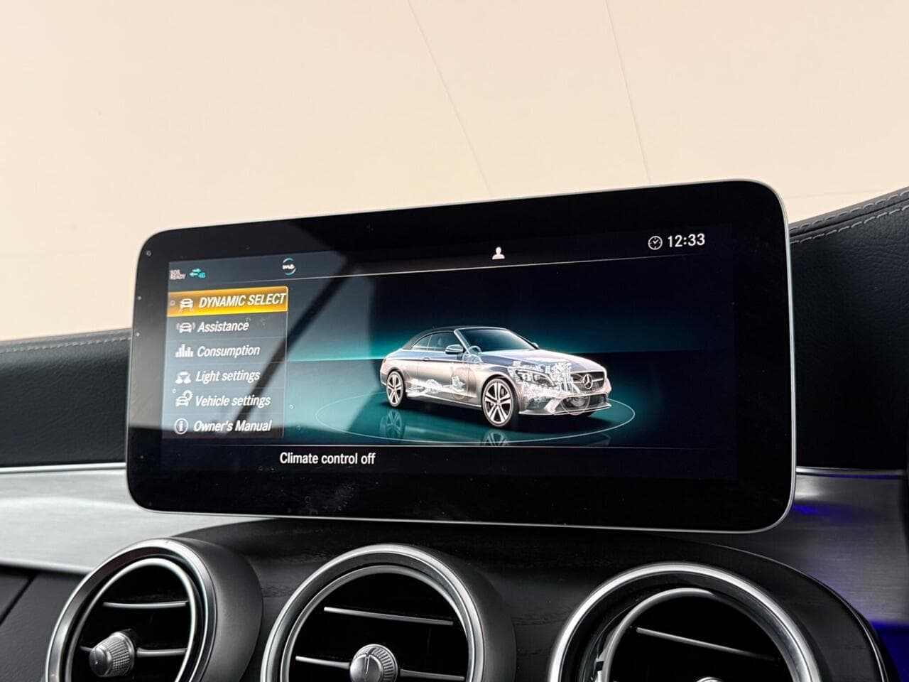 Mercedes-Benz C Class thumbnail Infotainment System