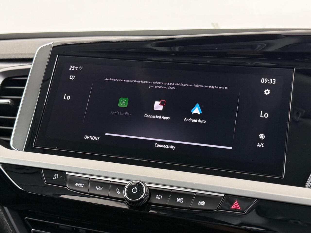 Vauxhall Grandland thumbnail Infotainment System