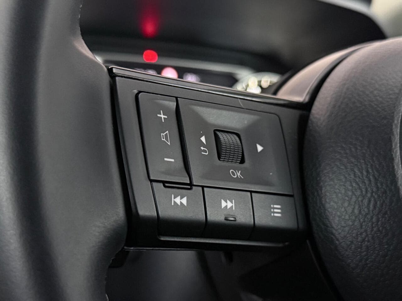 Nissan Qashqai thumbnail Misc Controls