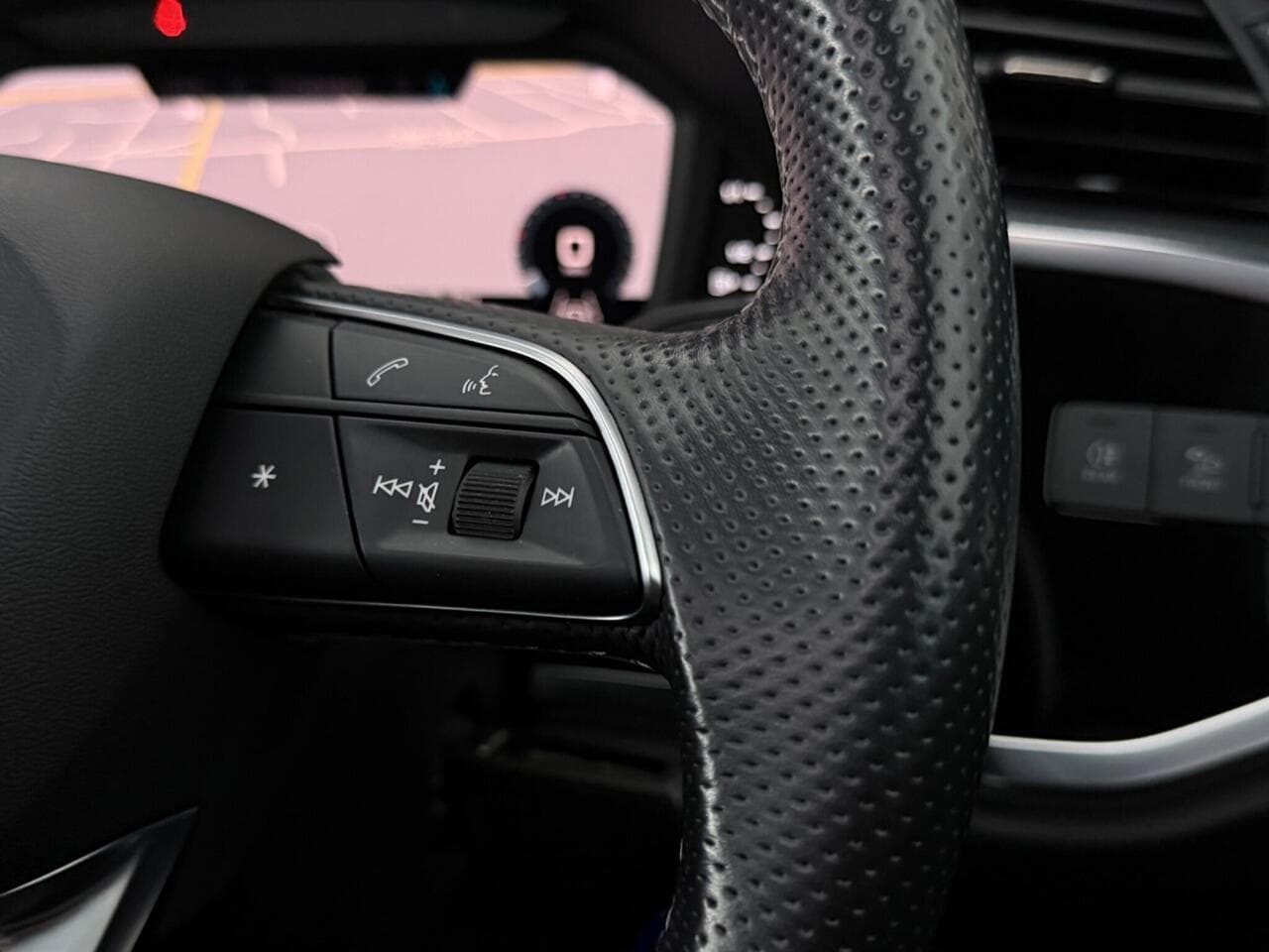 Audi Q3 thumbnail Misc Controls