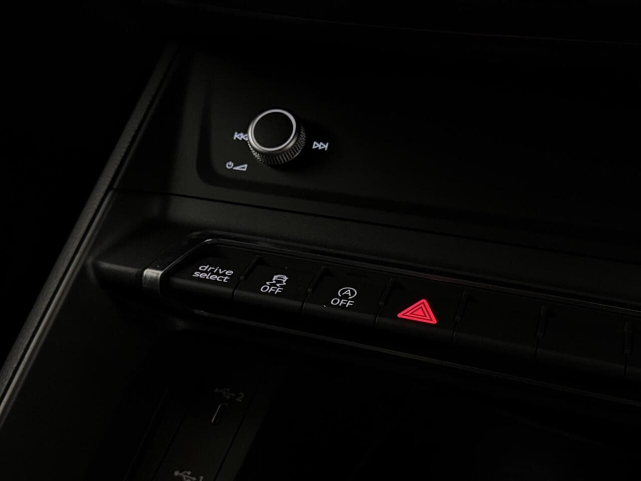 Audi Q3 thumbnail Misc Controls