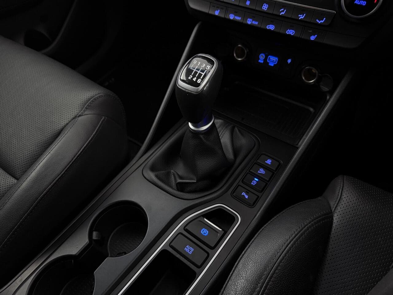 Hyundai TUCSON thumbnail Interior Front